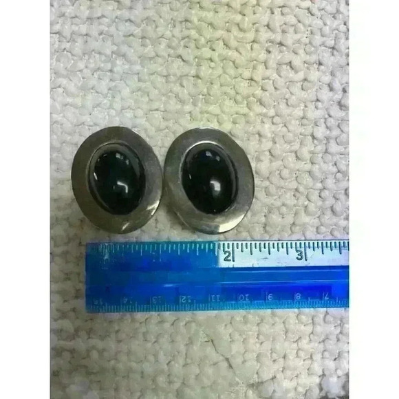 Costume Clip-on Earrings - Picture 9 of 10